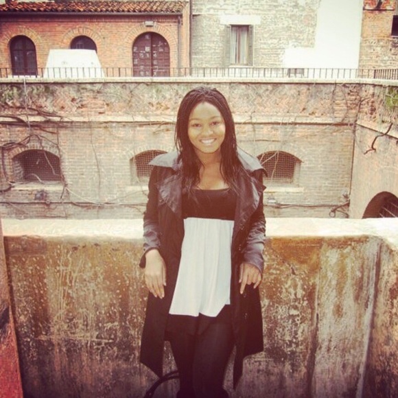 Meet your Posher, Ebonie - Picture 7 of 7